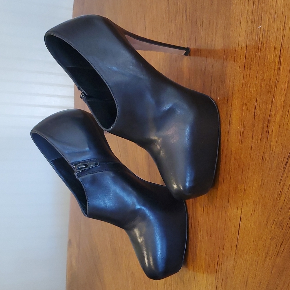 Brian Atwood bootie heel